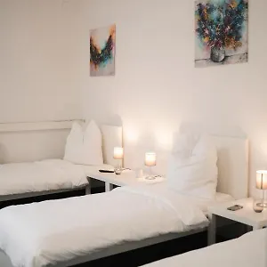 Ein, Zwei- Oder Mehrbettzimmer/ Monteurszimmer Privatunterkunft